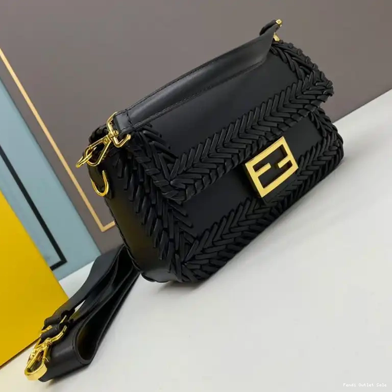 Cheap Leather Fendi Medium In Bag Baguette Stitching Black 0502